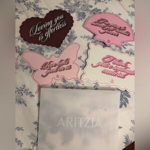 Aritzia valentines decorative cards
